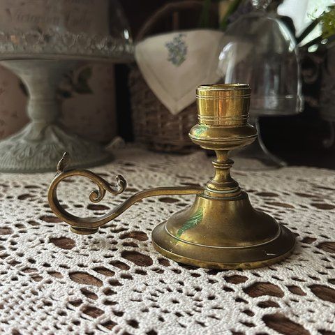 Латунний свічник із фігурною ручкою 0163 фото